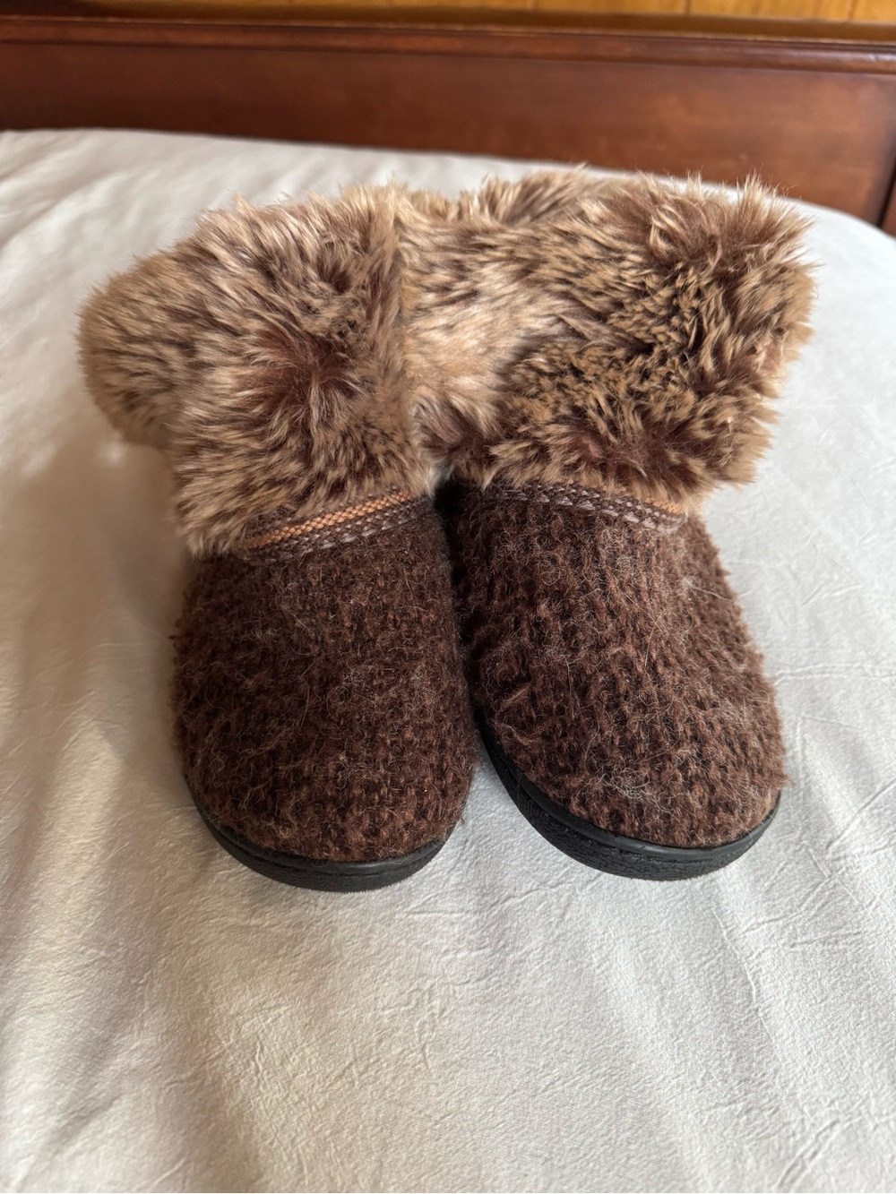 isotoner Brown Faux-Fur Cuff Knit Kids Slippers